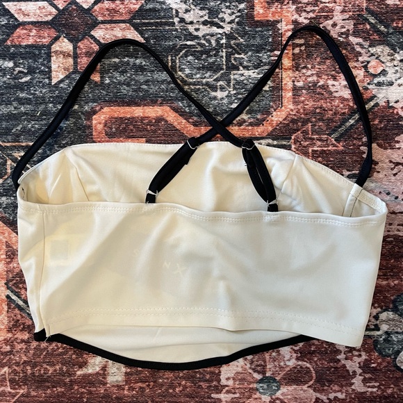 NWT Contrast Crop Top - Picture 3 of 4